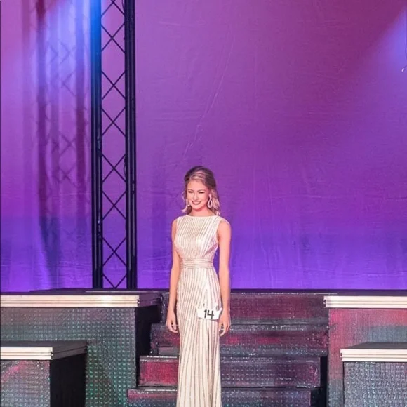 Jovani Evening Gown Size 0 White and Gold | Color: Gold/White | Size: 0 | Jimmyann's Closet